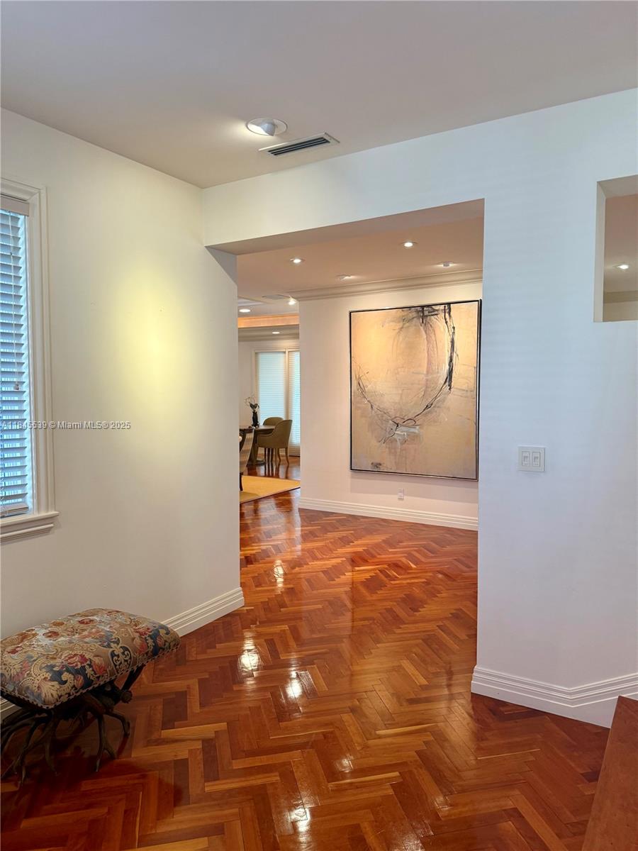 BAYSHORE VILLAS - Residential