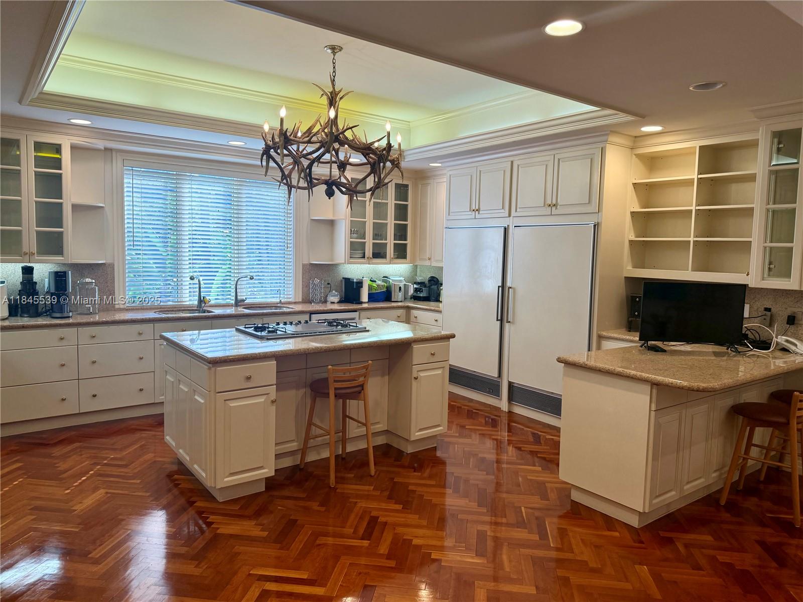 BAYSHORE VILLAS - Residential