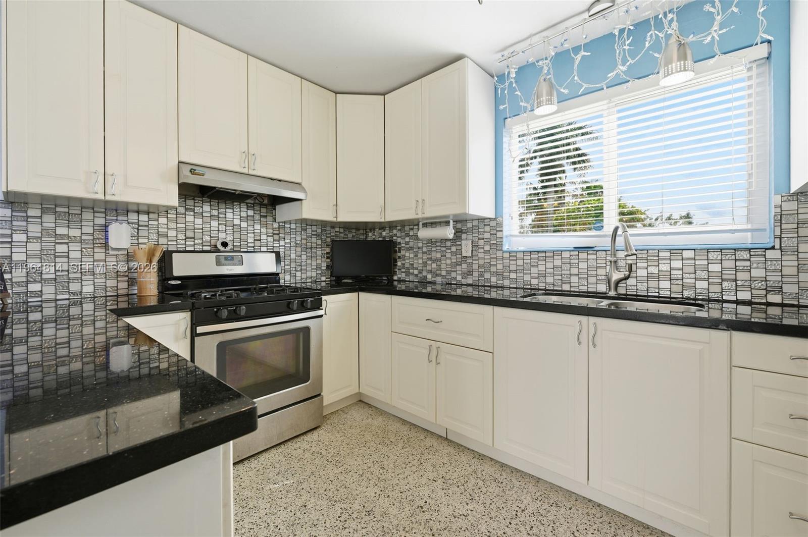 HERITAGE HOMES FIRST ADD - Residential