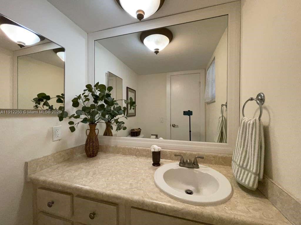 NO 5 PALM-AIRE COUNTRY CL - Residential Lease