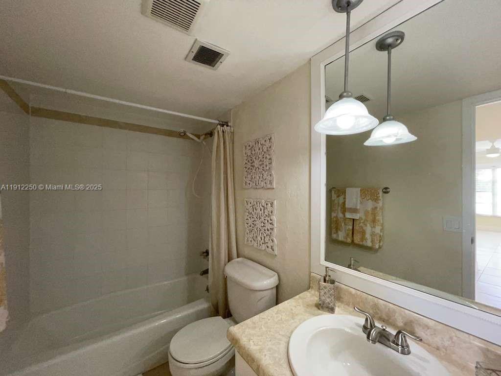 NO 5 PALM-AIRE COUNTRY CL - Residential Lease