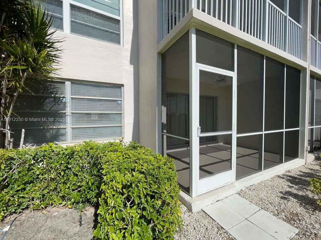 NO 5 PALM-AIRE COUNTRY CL - Residential Lease