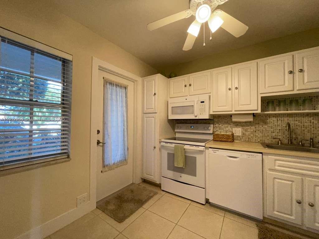 NO 5 PALM-AIRE COUNTRY CL - Residential Lease