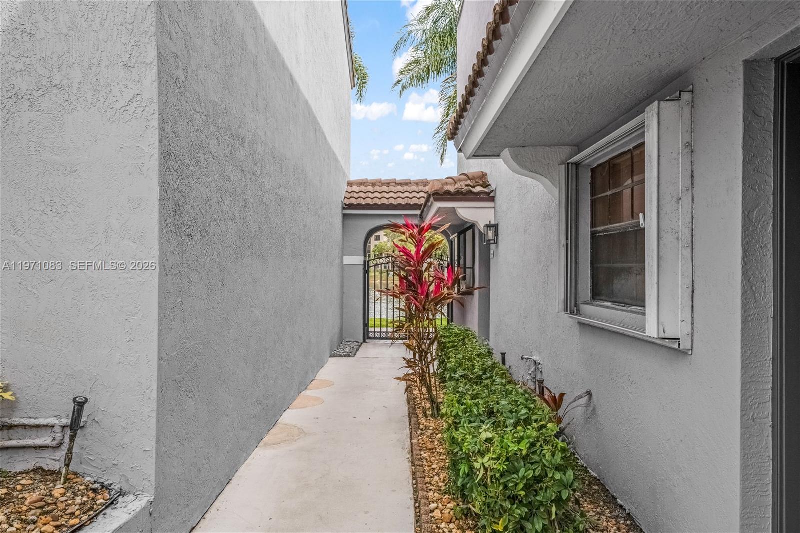 PEMBROKE LAKES SECTION EI - Residential