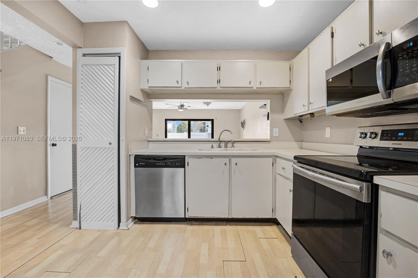 PEMBROKE LAKES SECTION EI - Residential