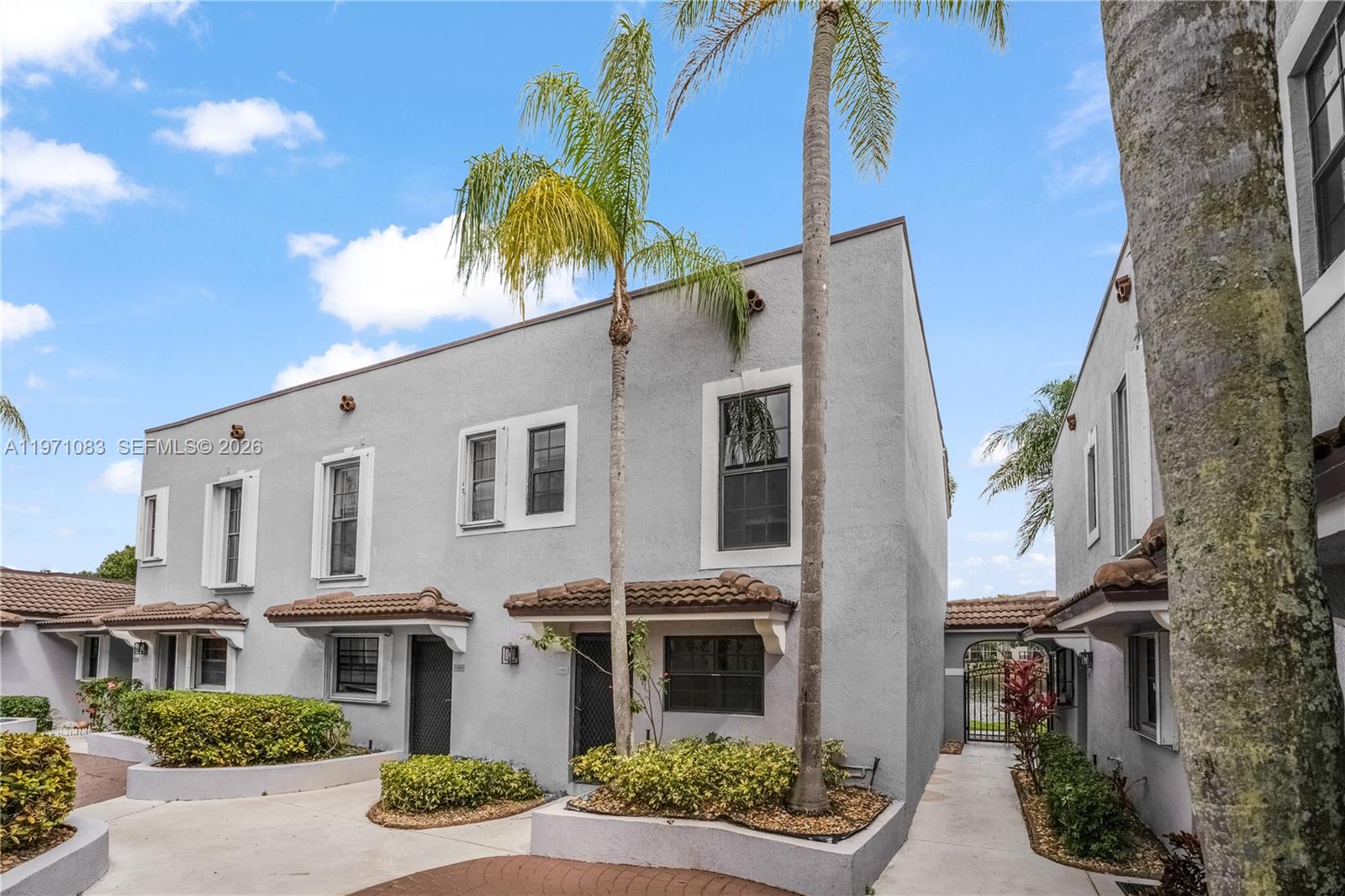 PEMBROKE LAKES SECTION EI - Residential