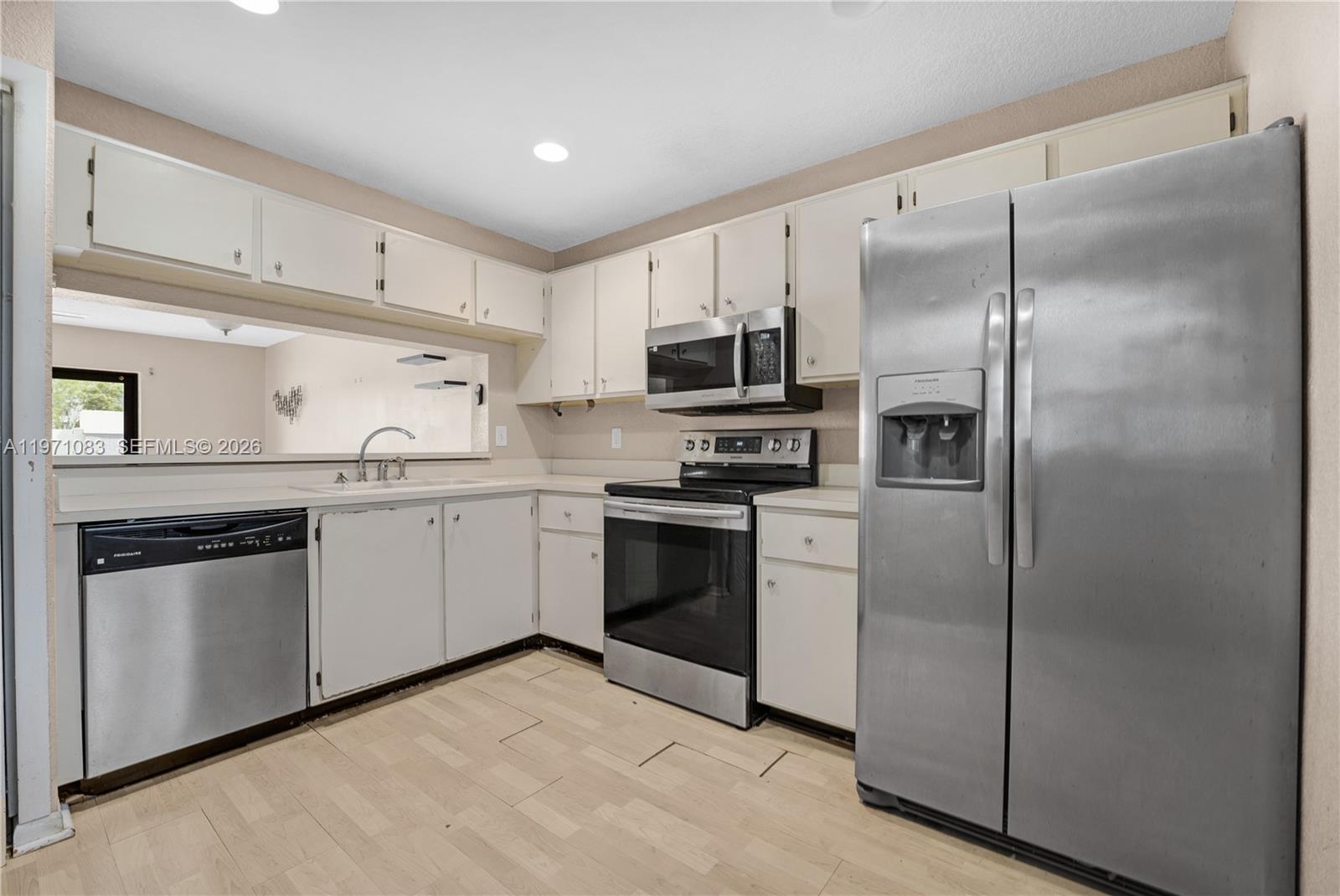 PEMBROKE LAKES SECTION EI - Residential