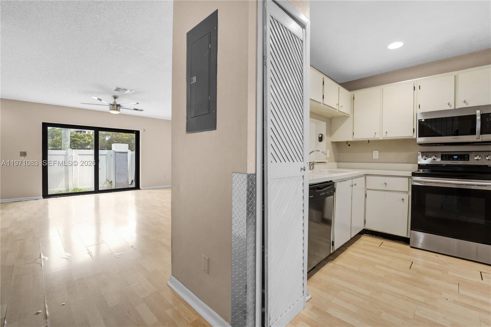 PEMBROKE LAKES SECTION EI - Residential