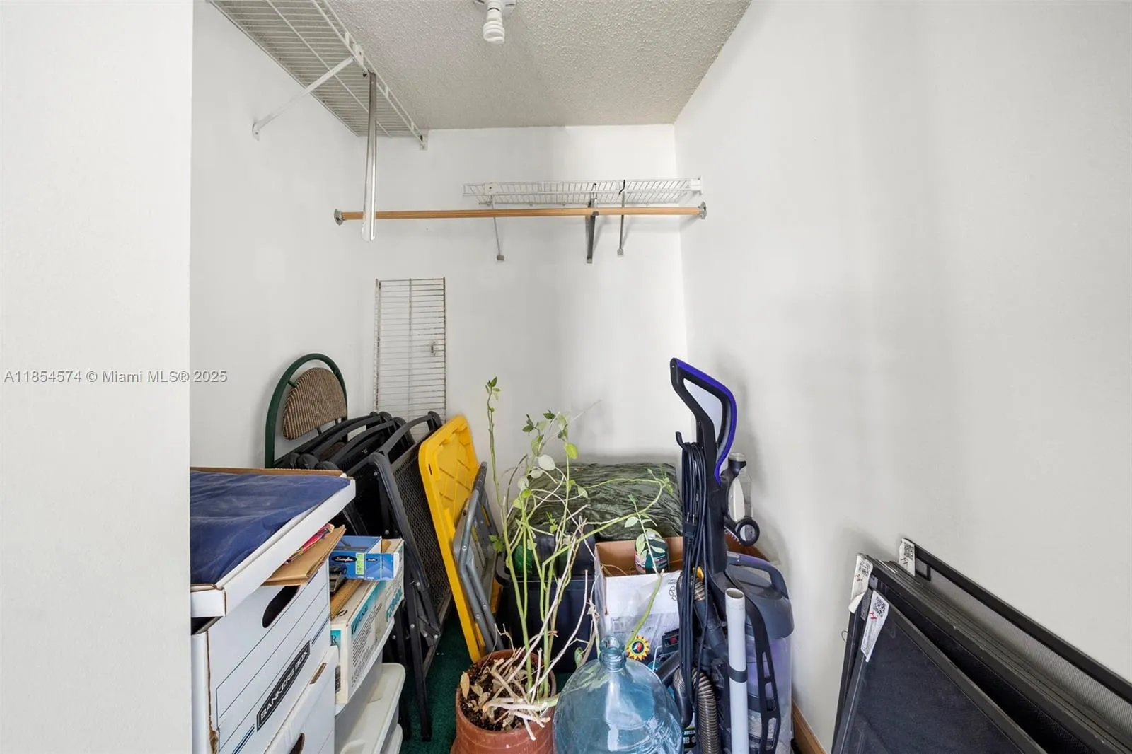 Miami Beach, Florida 33139, United States, 1 Bedroom Bedrooms, ,1 BathroomBathrooms,Residential,Pending,187307