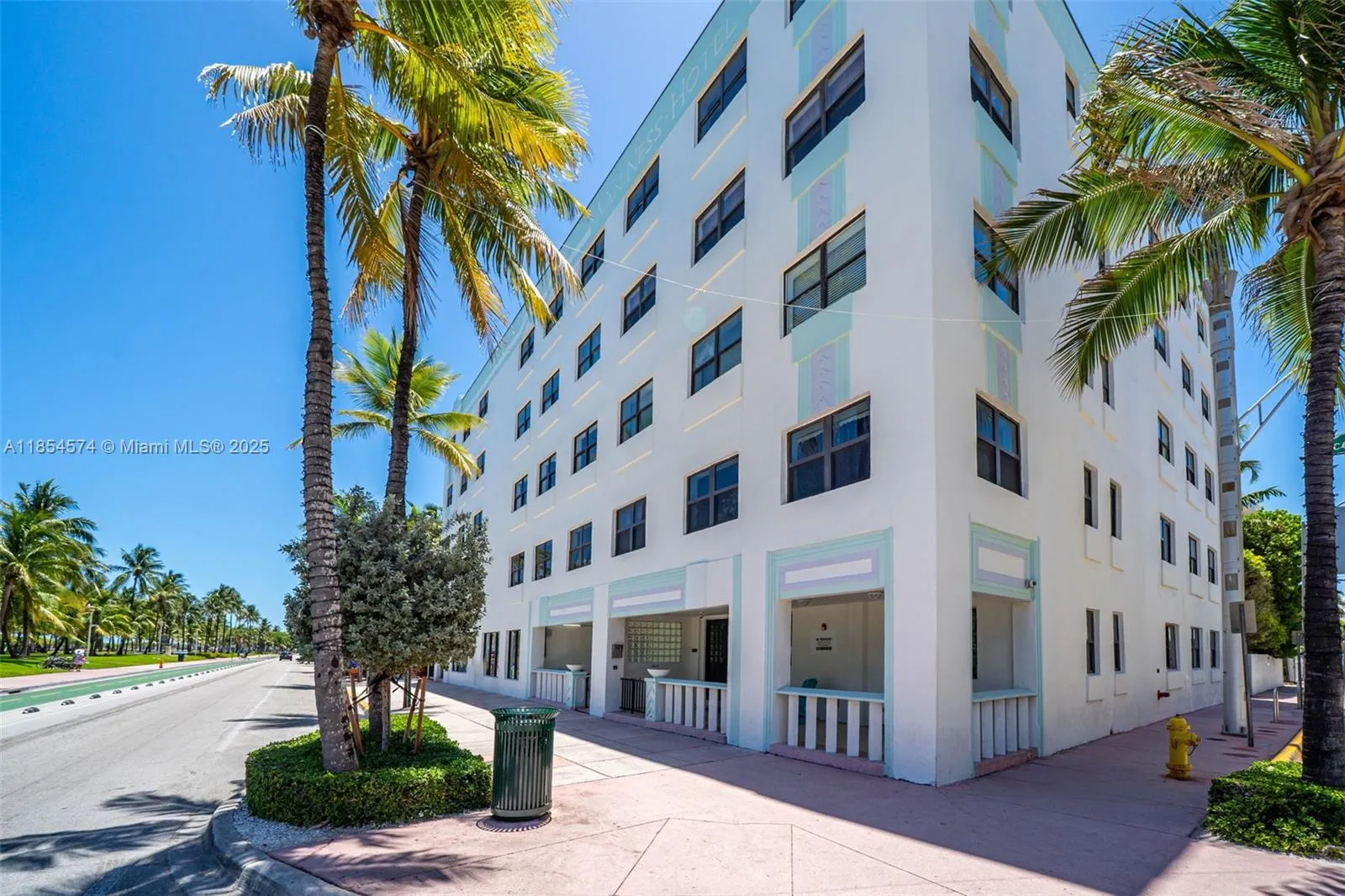 Miami Beach, Florida 33139, United States, 1 Bedroom Bedrooms, ,1 BathroomBathrooms,Residential,Pending,187307