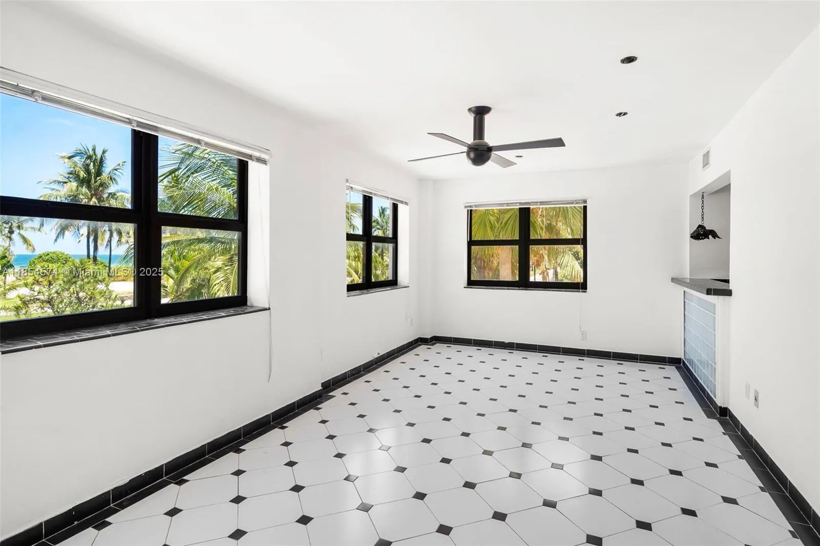 Miami Beach, Florida 33139, United States, 1 Bedroom Bedrooms, ,1 BathroomBathrooms,Residential,Pending,187307