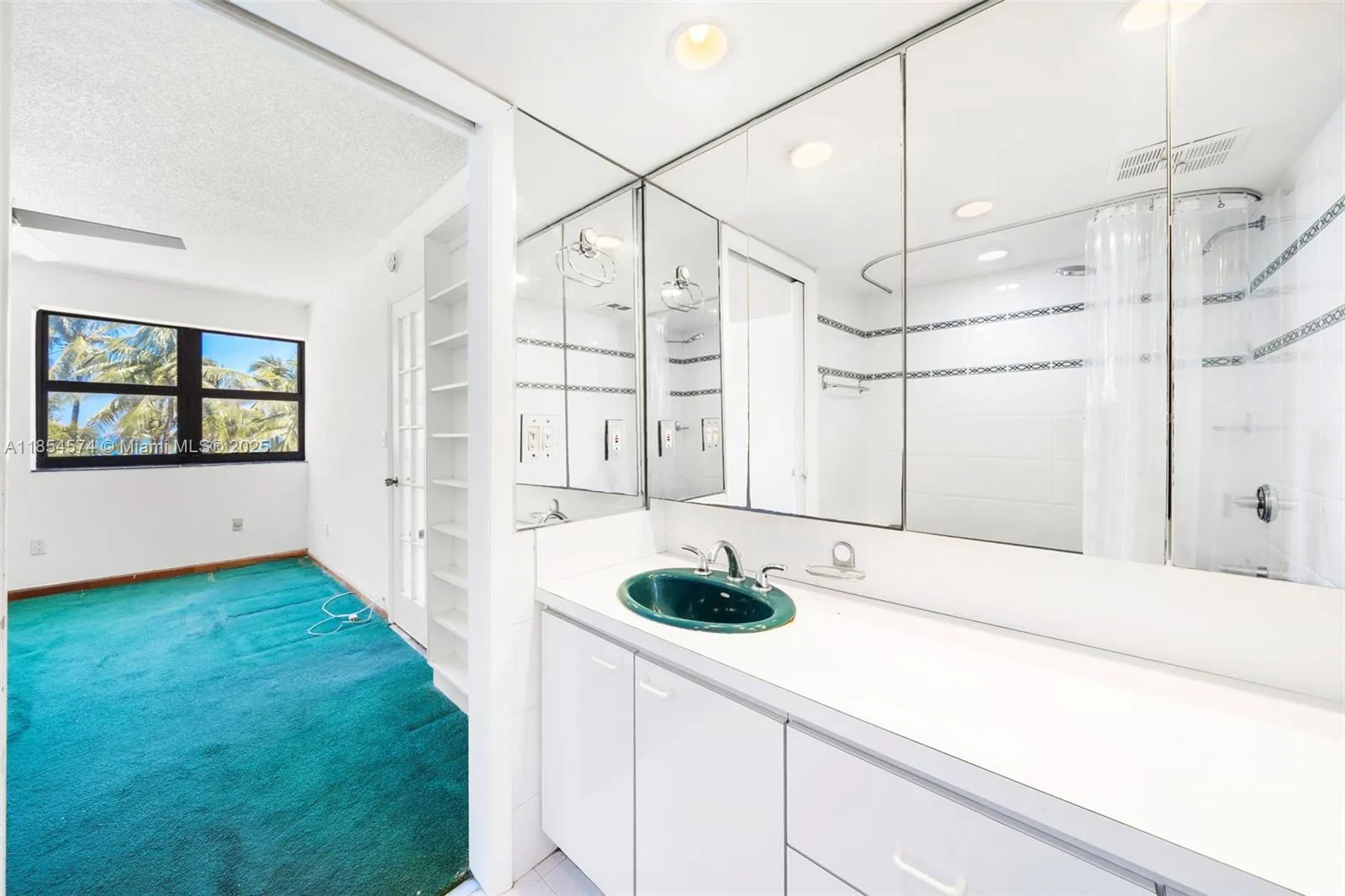 Miami Beach, Florida 33139, United States, 1 Bedroom Bedrooms, ,1 BathroomBathrooms,Residential,Pending,187307