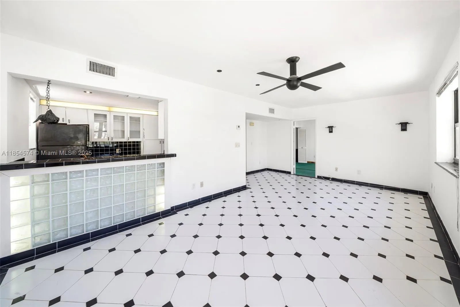 Miami Beach, Florida 33139, United States, 1 Bedroom Bedrooms, ,1 BathroomBathrooms,Residential,Pending,187307