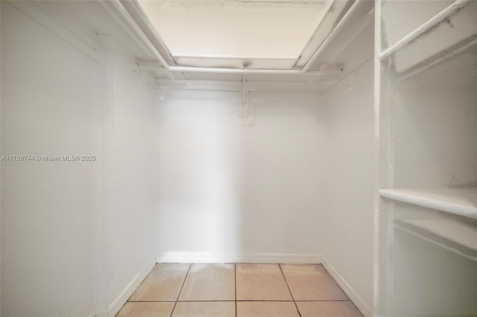 YOLANDA VILLAS CONDO - Residential