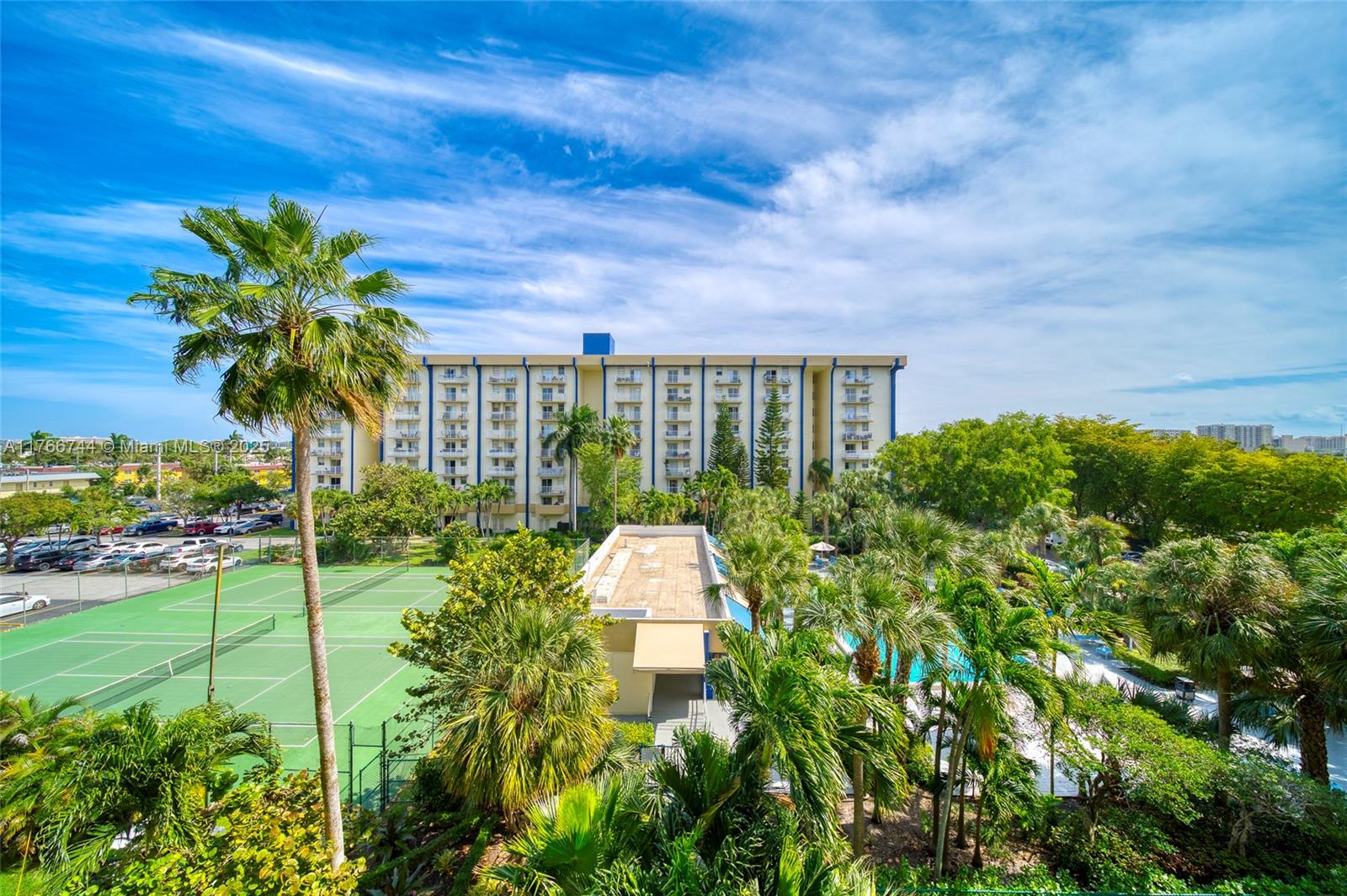 YOLANDA VILLAS CONDO - Residential