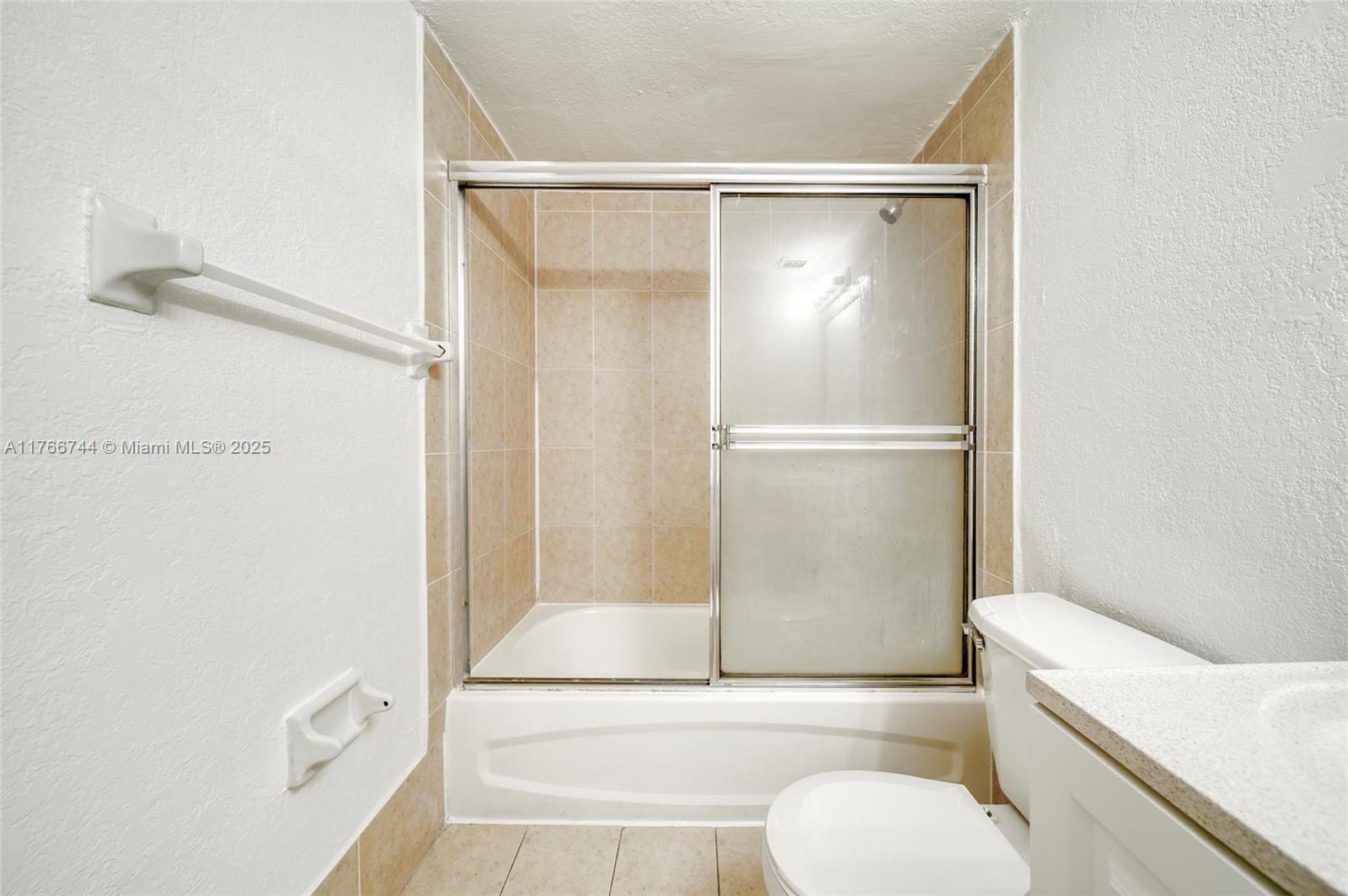 YOLANDA VILLAS CONDO - Residential