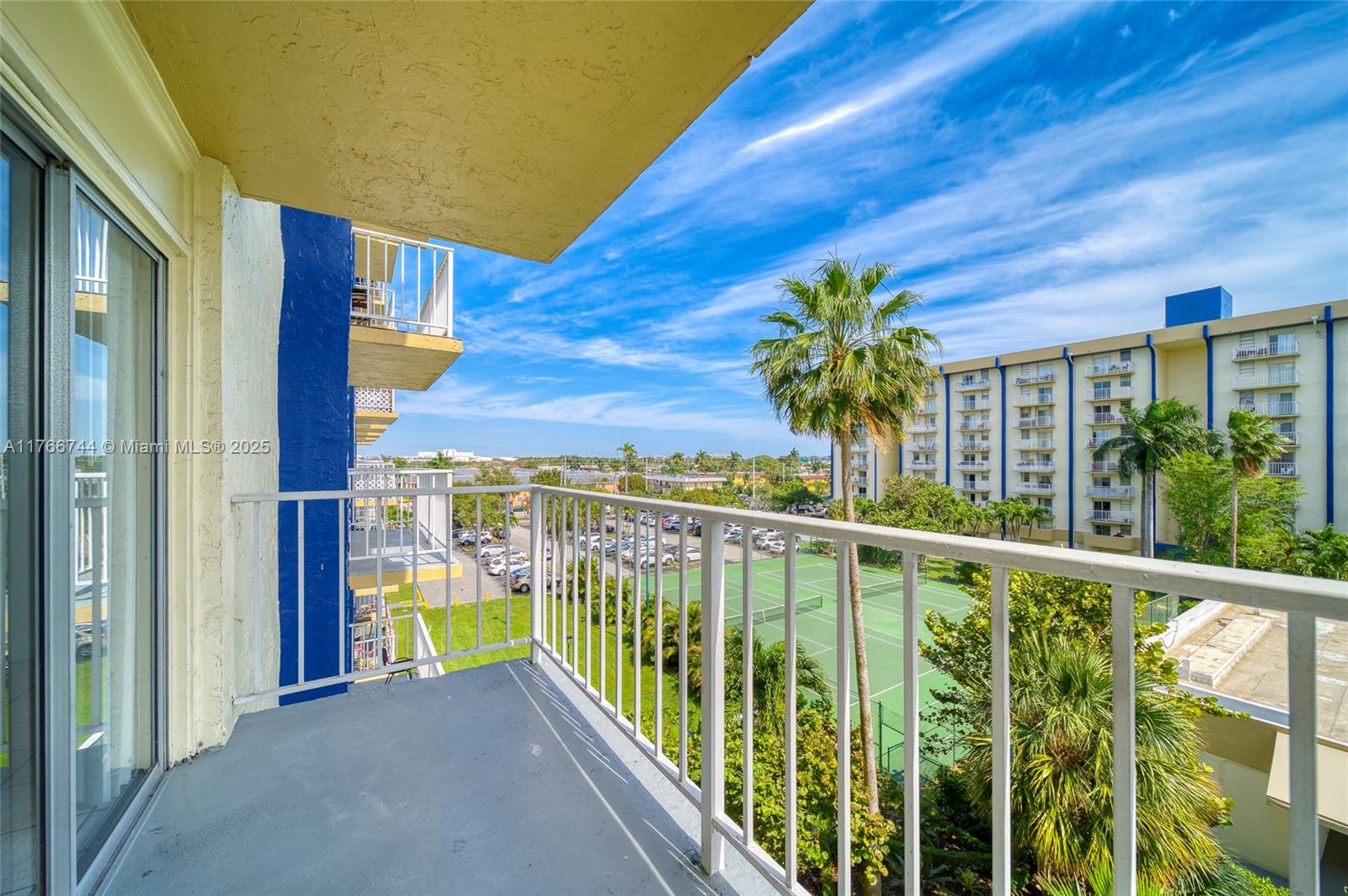 YOLANDA VILLAS CONDO - Residential