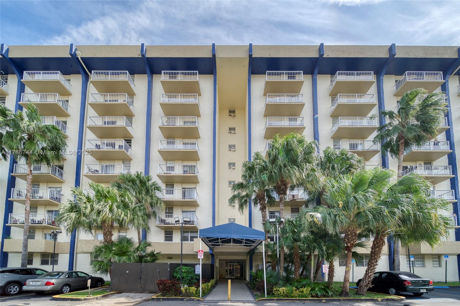 YOLANDA VILLAS CONDO - Residential