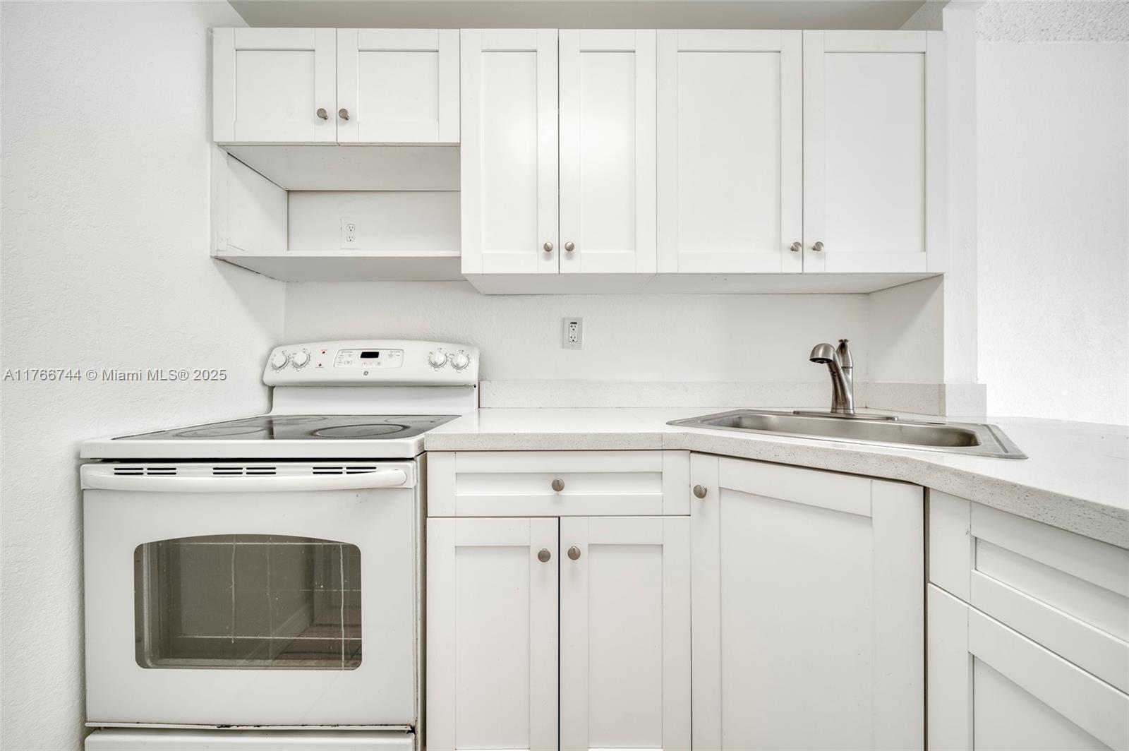 YOLANDA VILLAS CONDO - Residential