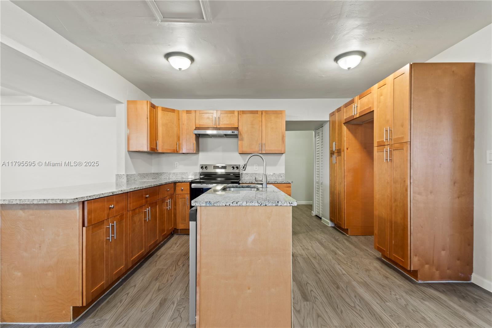 COLLIER MANOR 3RD ADD - Residential