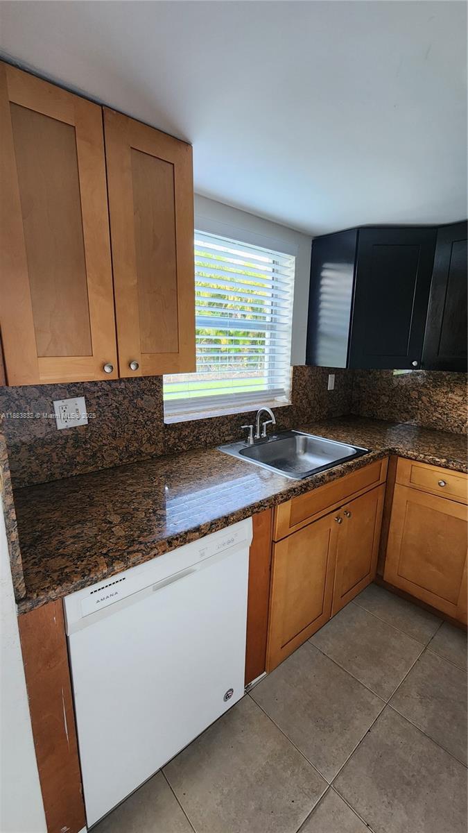 VILLAS AT CORAL SPRINGS - Residential Lease