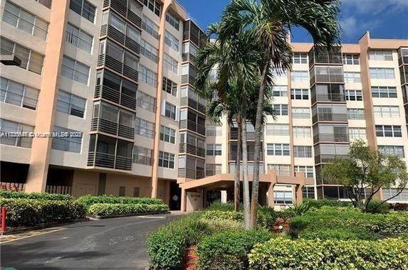 Attention! Price reduced! Sellers are relocating and are very motivated! Don't miss the opportunity to own this beautiful very well-kept apartment with great views from the 7th floor, overlooking golf course, pool area, community lake. Waterproof vinyl flooring in master bedroom and living room, 2 Walking closet and a third spacious closet in Master Room. 2-2 convertible unit, currently used as a 1 bdrm and two living rooms but could be easily converted back to a 2 bdrm. Park Place is one of the nicest and safest HOPA communities. Highly maintained, fully secured with 24/7 main gate guard, cameras on each floor. Community pools, gyms, great clubhouse, new entertainment park where you can enjoy working out or just getting together with your neighbors. Actual footage is 1,295 sqft.
