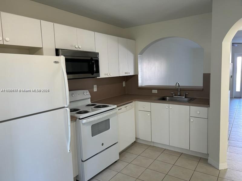 VENETIA GARDENS CONDO - Residential Lease