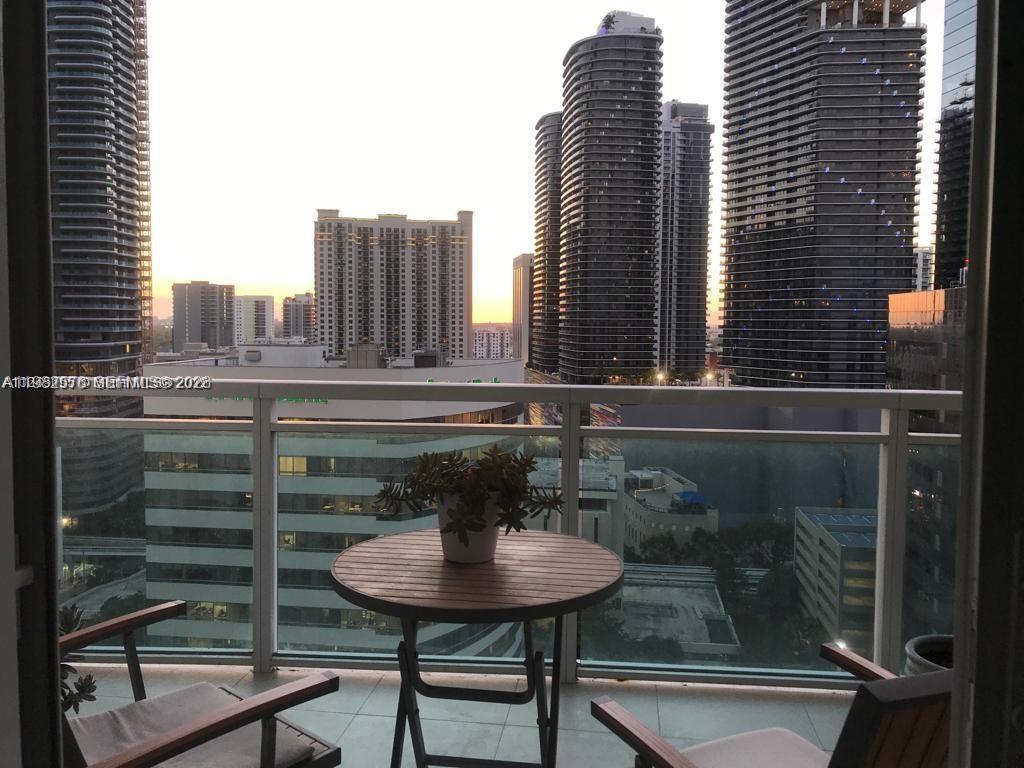 950 Brickell Bay Dr 2001