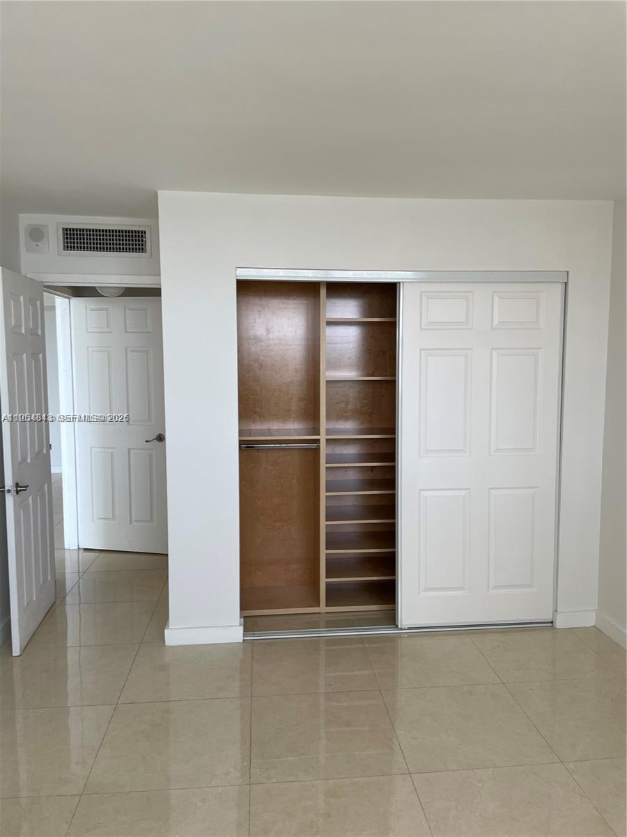 KEYSTONE HARBOR CLUB COND - Residential