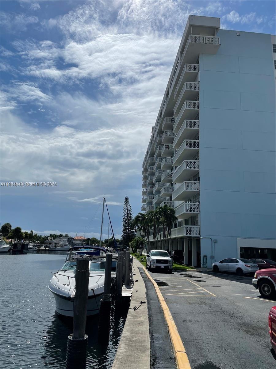 KEYSTONE HARBOR CLUB COND - Residential