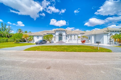Photo of 901 NW 122nd Ave, Plantation, FL 33325 (MLS # A12073505)