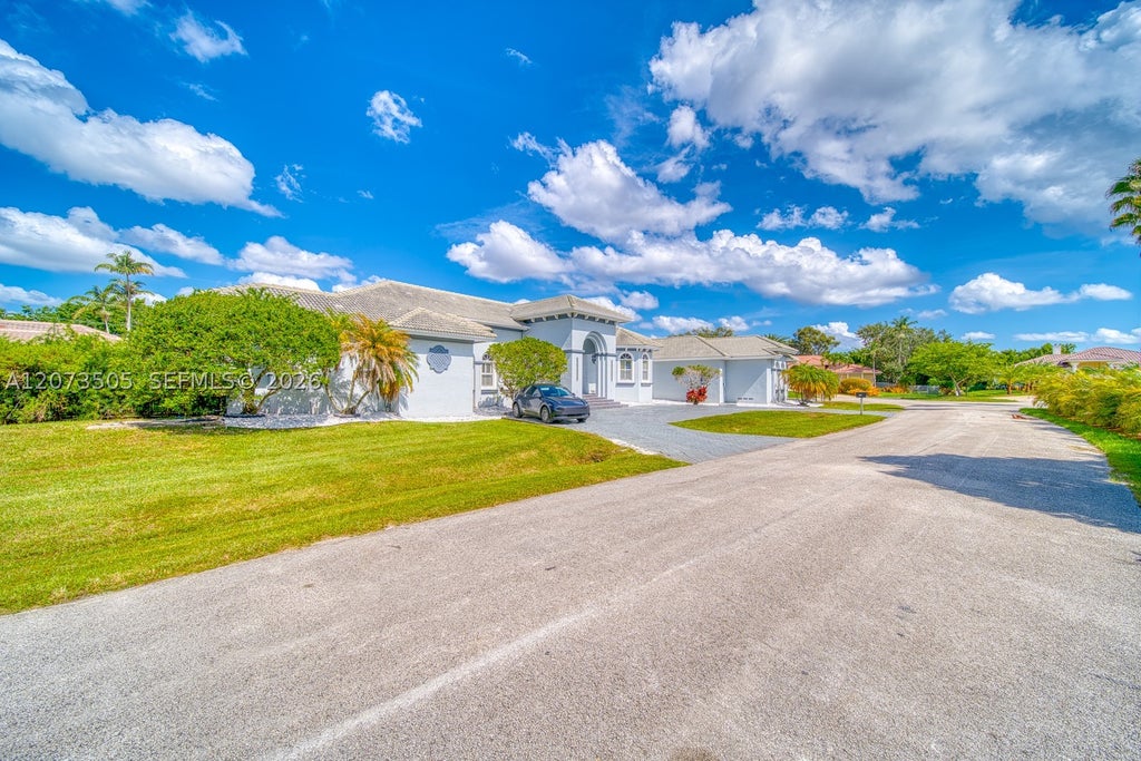 Photo of 901 NW 122nd Ave, Plantation, FL 33325 (MLS # A12073505)