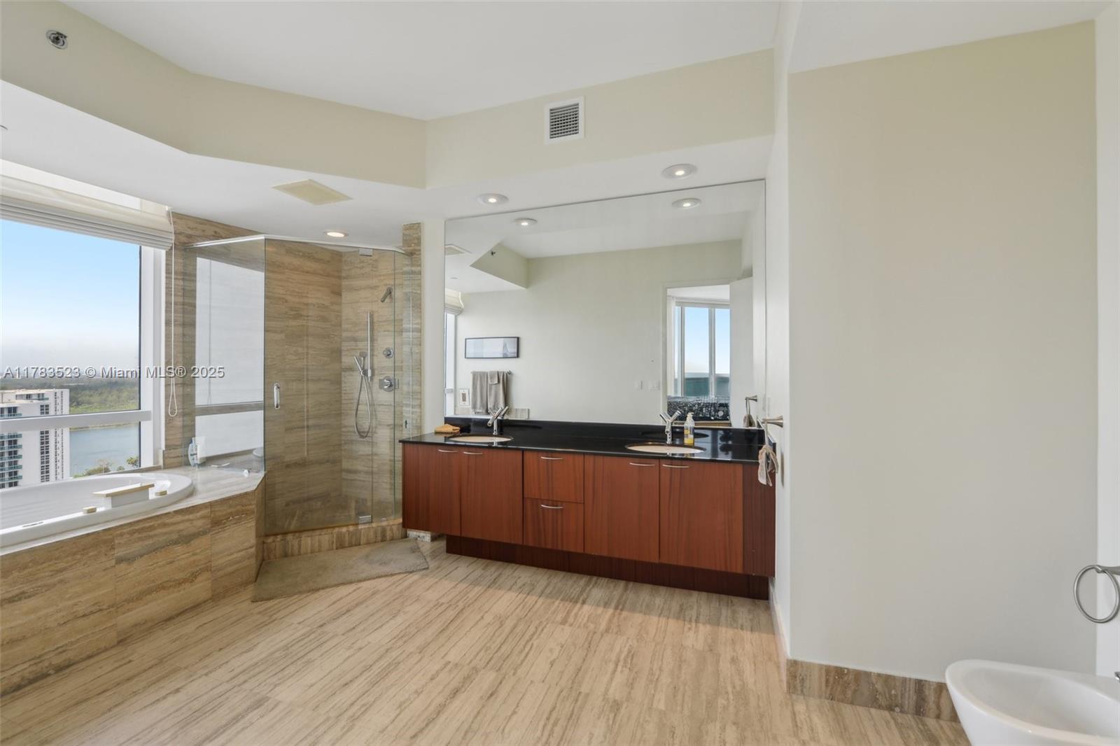 TDR TOWER II CONDO - Residential