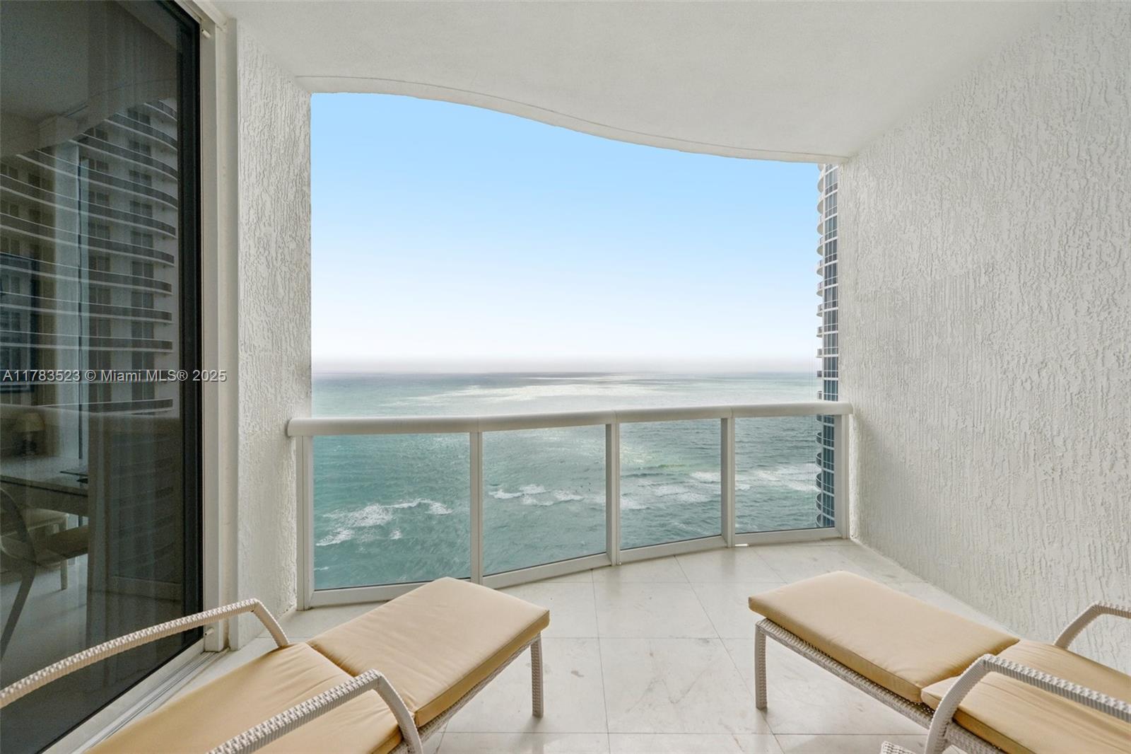 15901 Collins Ave 2106
