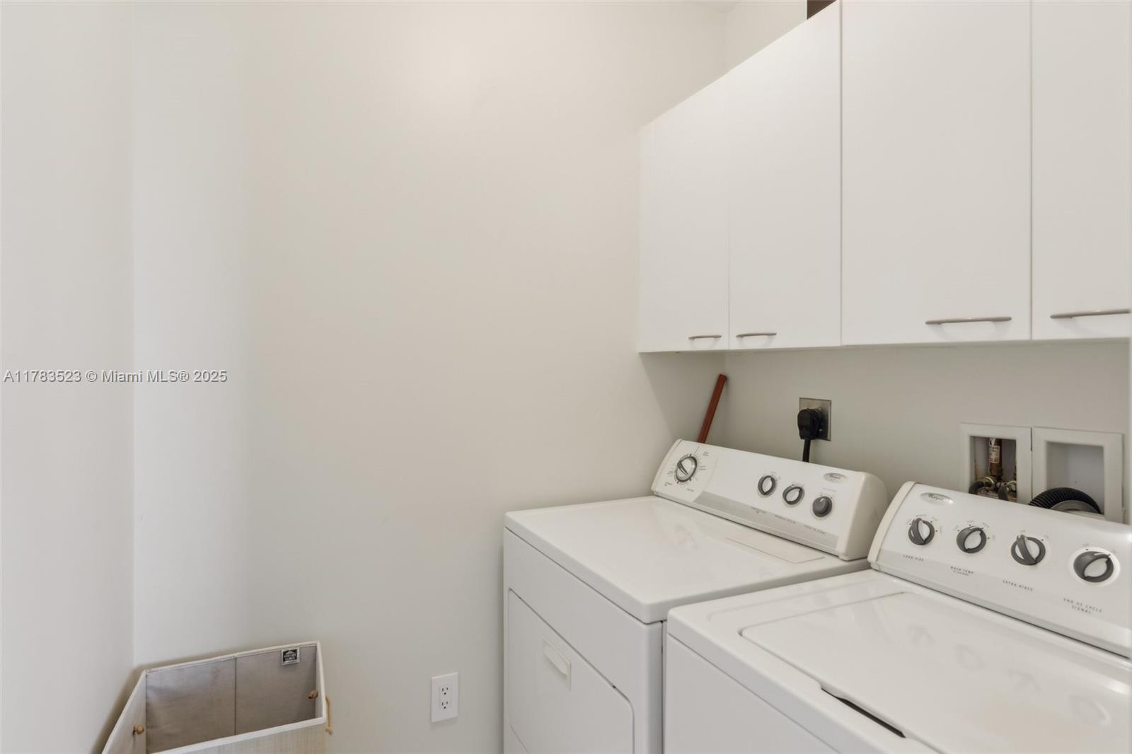 TDR TOWER II CONDO - Residential