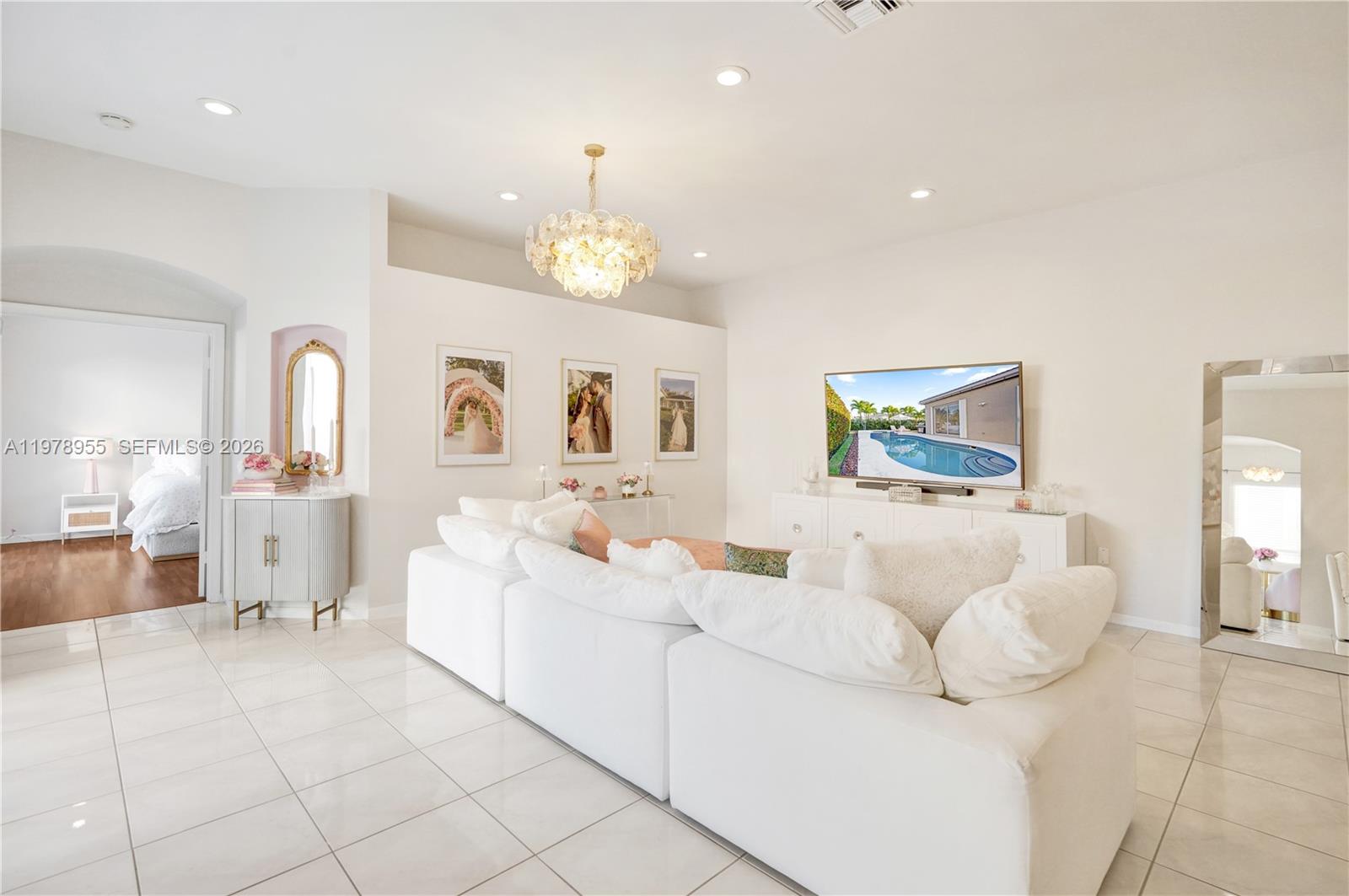 HOLIDAY SPRINGS EAST - Residential