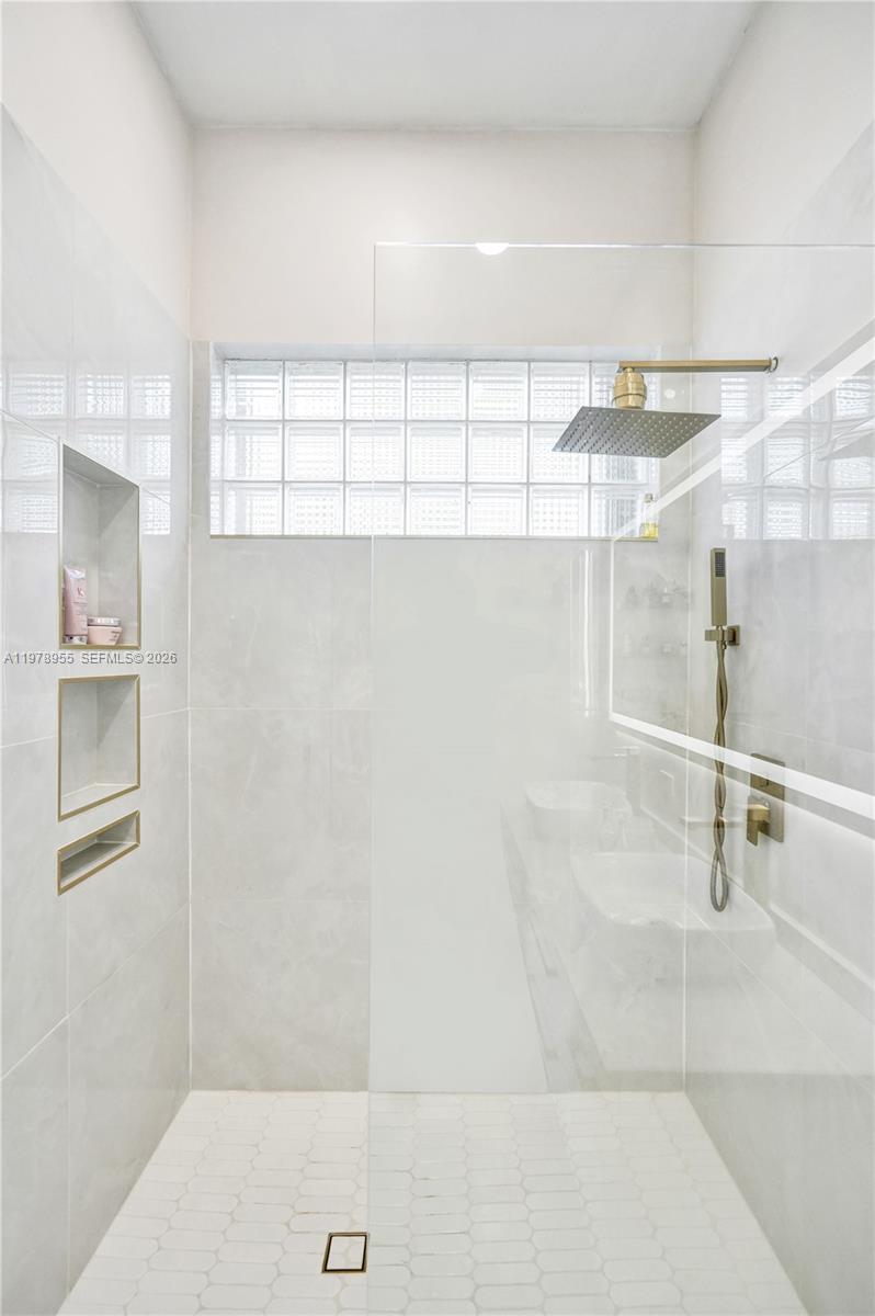 HOLIDAY SPRINGS EAST - Residential