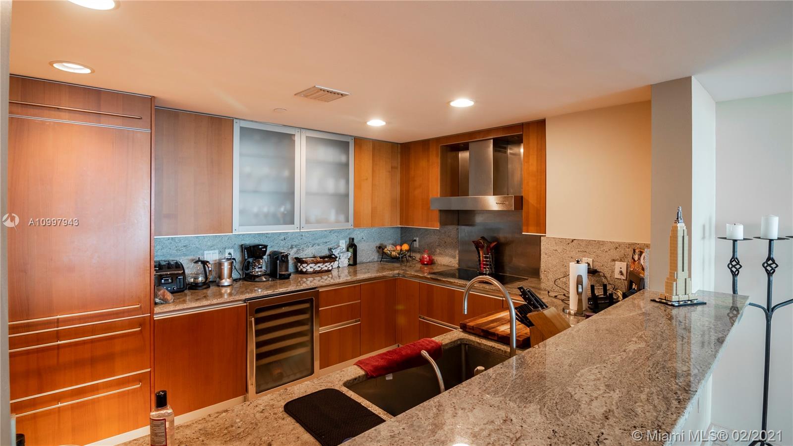 GROVENOR HOUSE CONDO - Residential