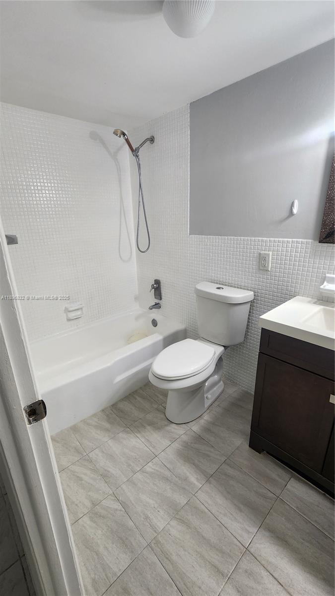 HILLCREST COUNTRY CLUB CO - Residential