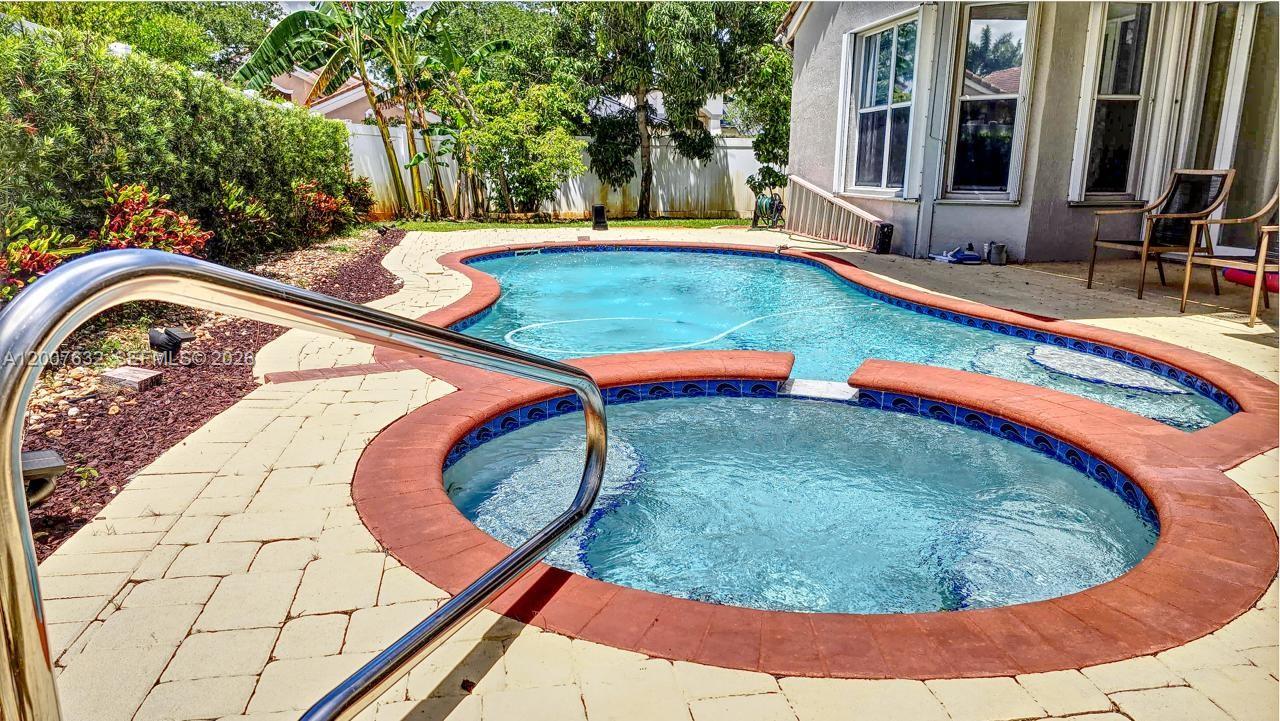 SUNSET LAKES PLAT ONE - Residential