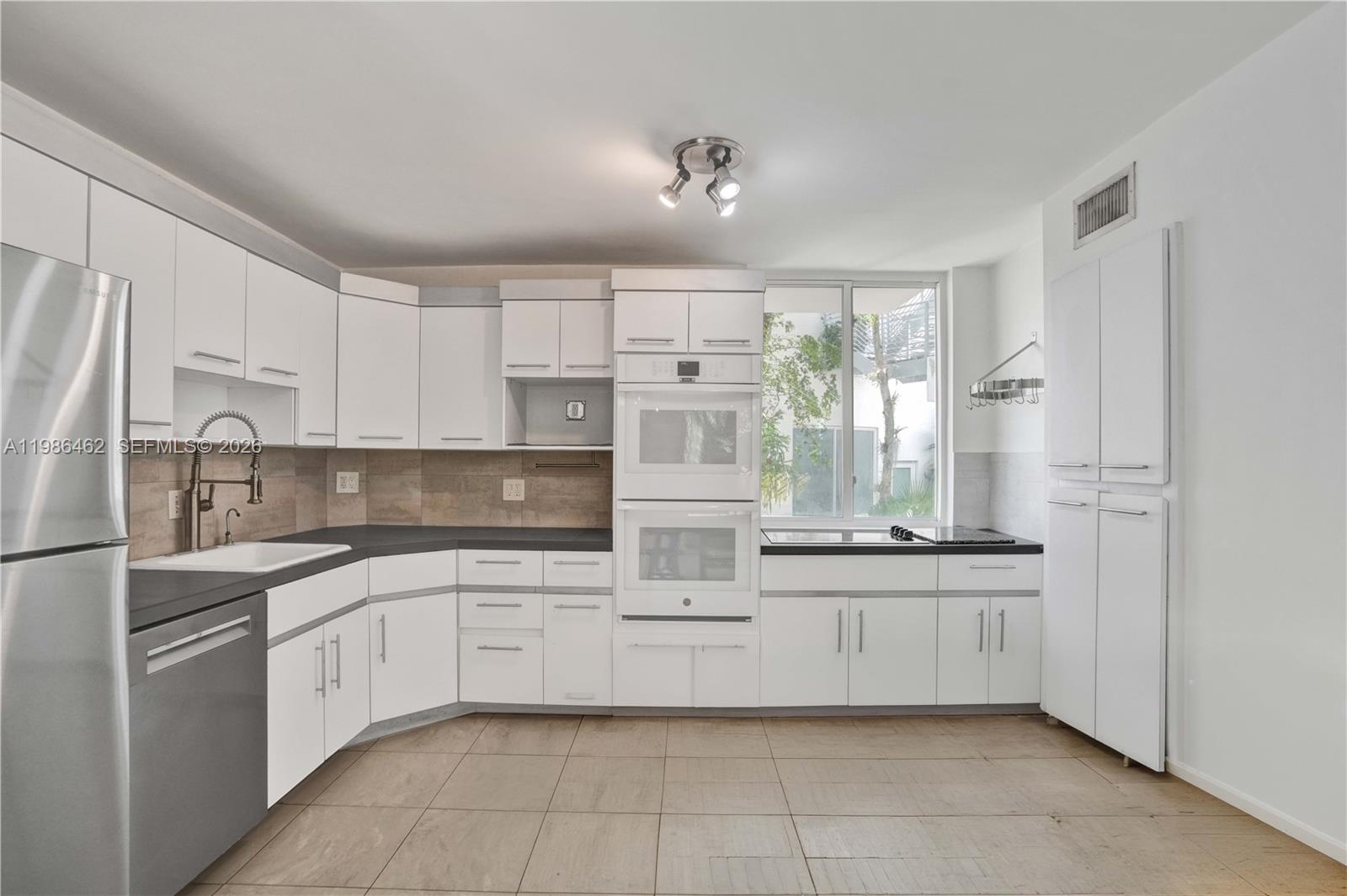 APOGEE I CONDO - Residential