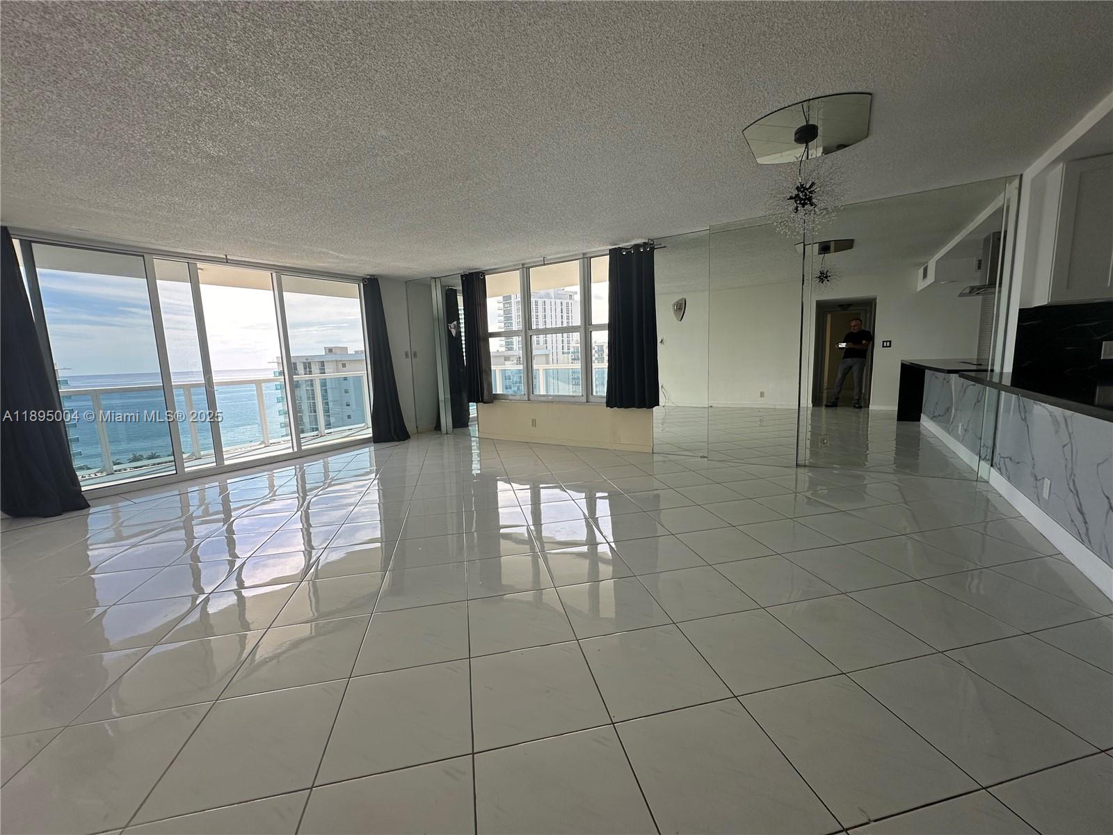 HALLMARK OF HOLLYWOOD CON - Residential Lease