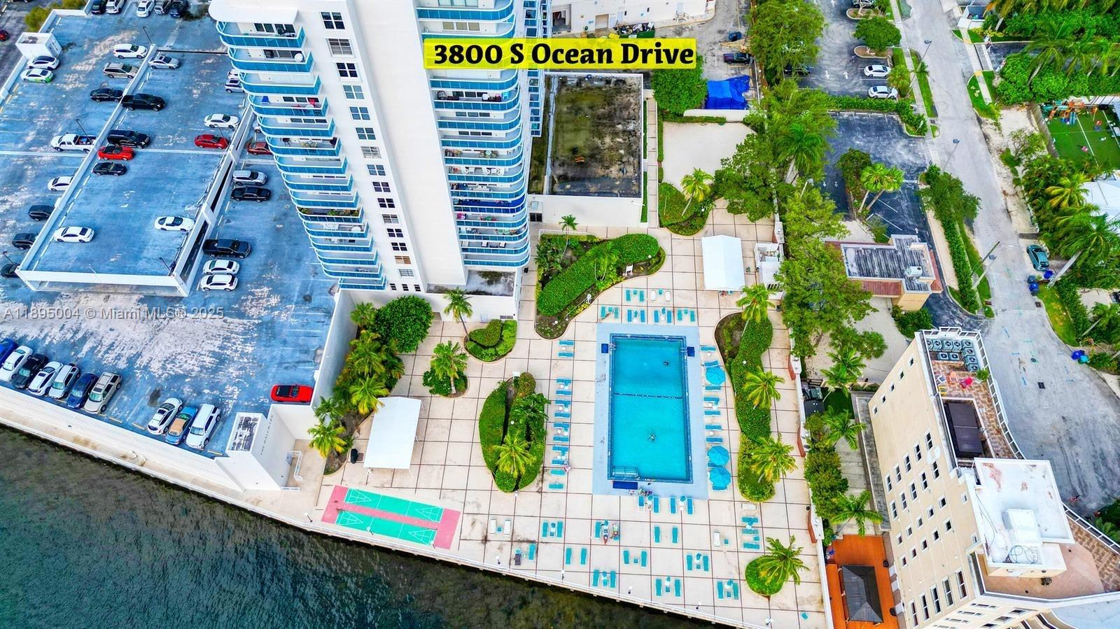 HALLMARK OF HOLLYWOOD CON - Residential Lease