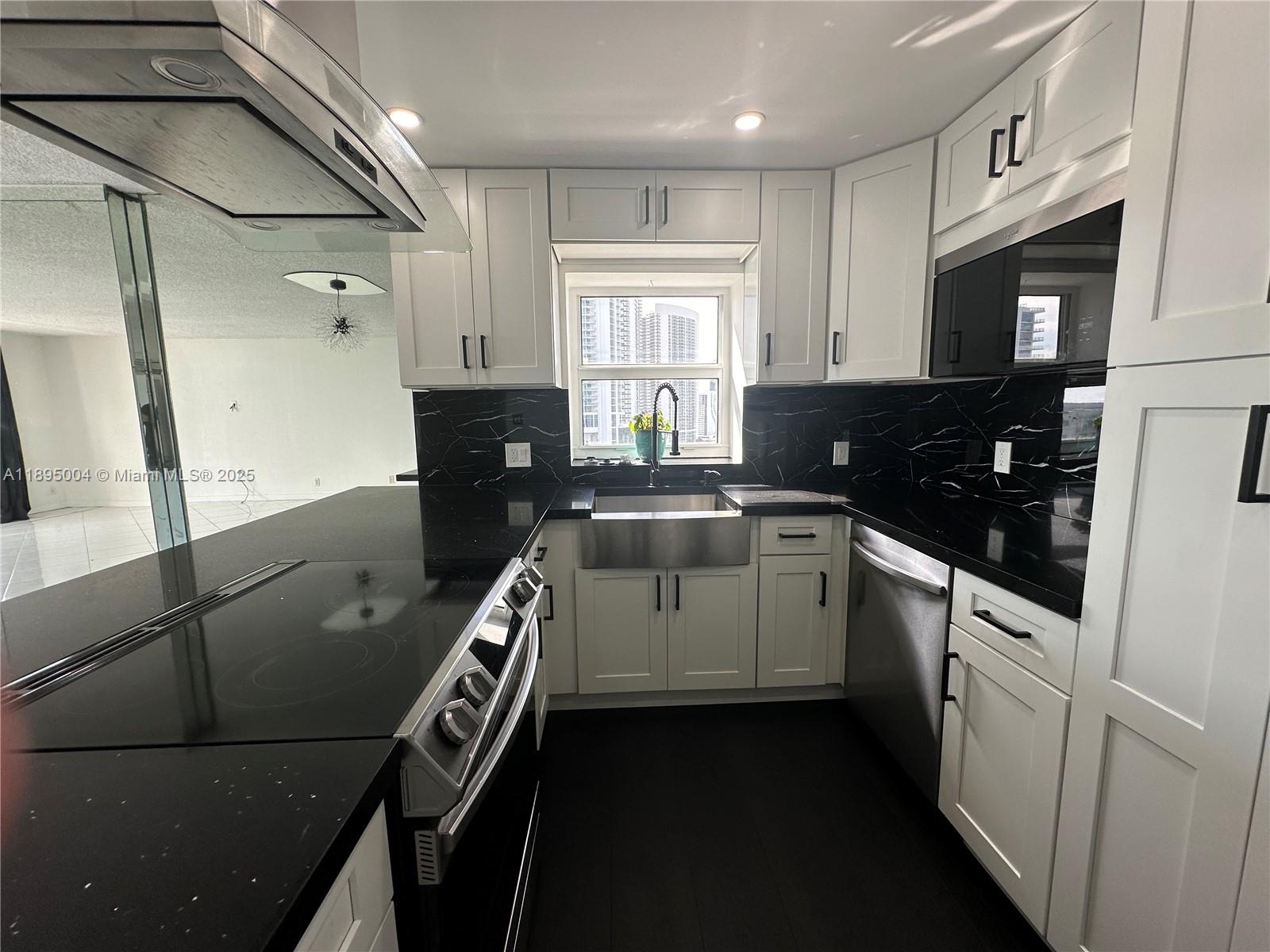 HALLMARK OF HOLLYWOOD CON - Residential Lease