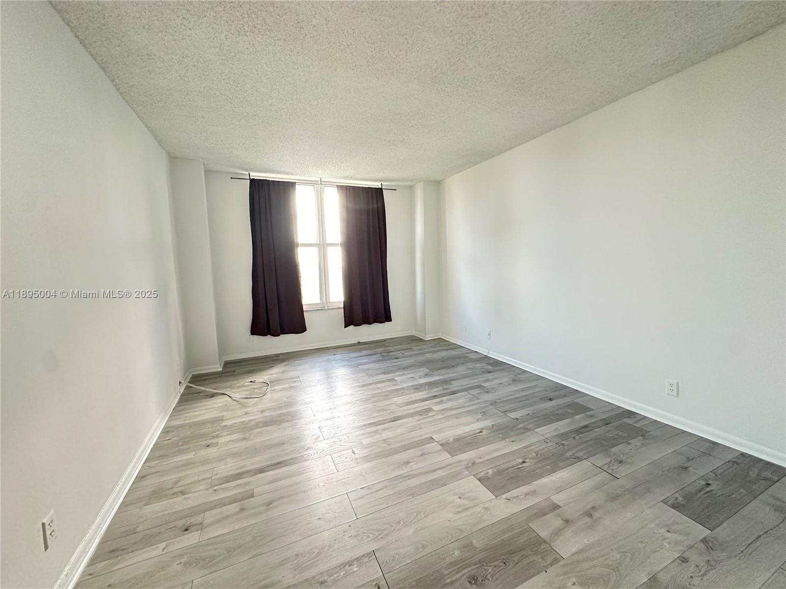 HALLMARK OF HOLLYWOOD CON - Residential Lease