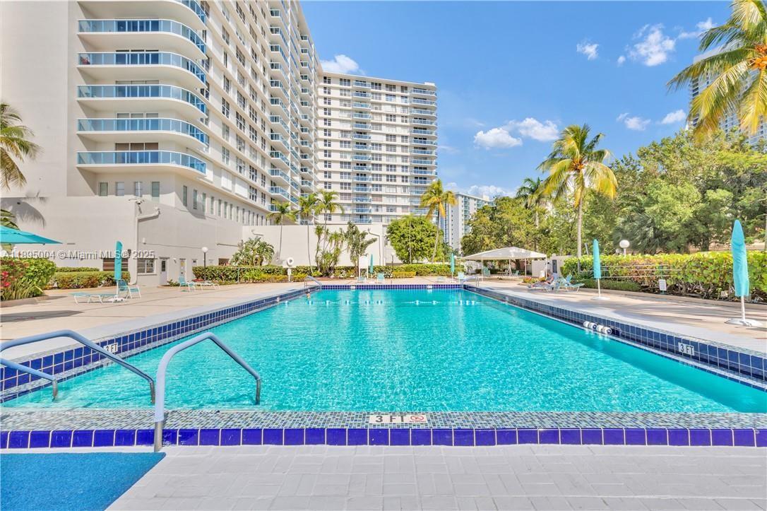 HALLMARK OF HOLLYWOOD CON - Residential Lease