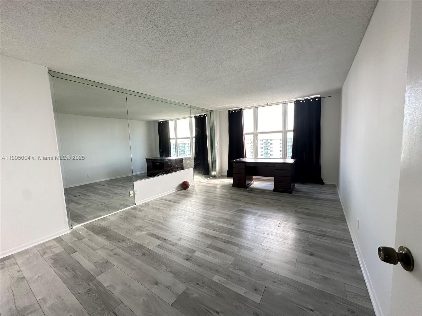 HALLMARK OF HOLLYWOOD CON - Residential Lease