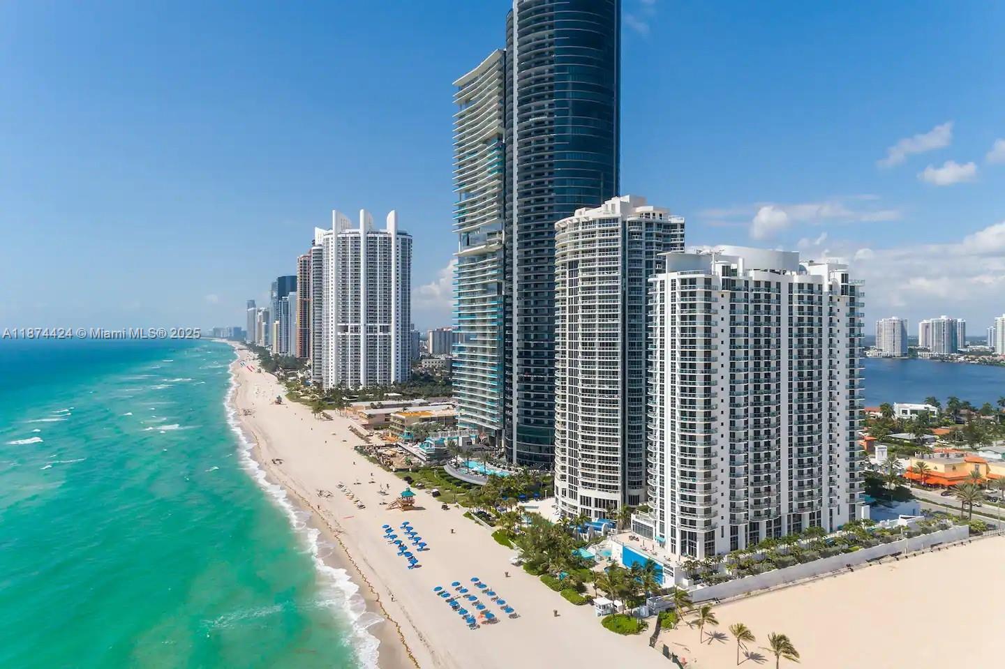 Great 1/1 unit in Marenas Condo Hotel. Fully furnished with washer and dryer inside the unit. Excellent Opportunity for any investor with daily , weekly and monthly rentals options. Amenities include beach and poolside service , spa , Jacuzzi , steam room , fitness center , concierge and 24 hr sec service .