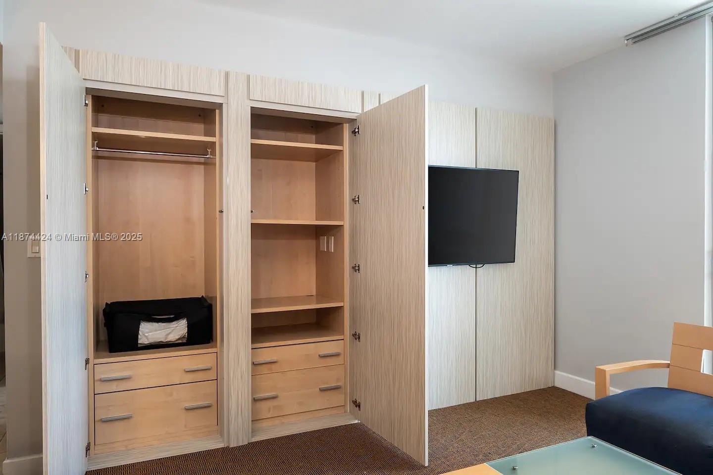 M RESORT RESIDENCES CONDO - Residential