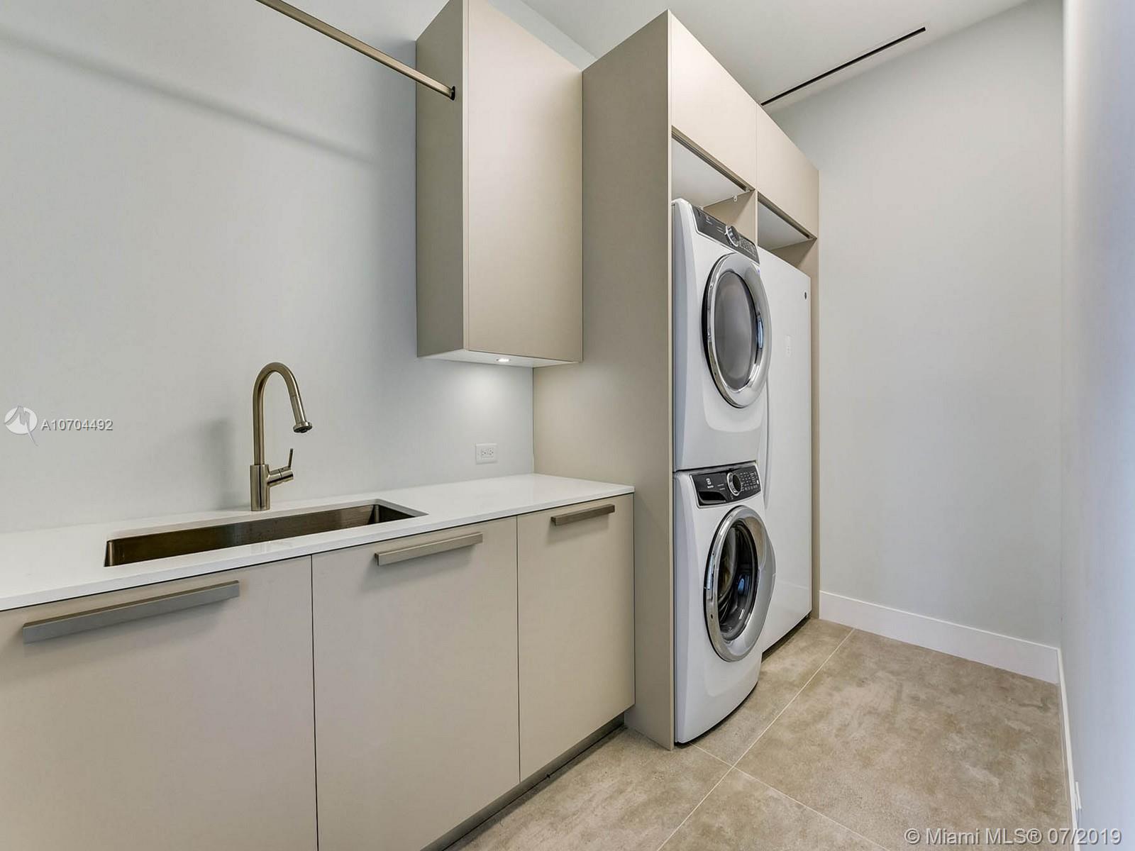 SNAPPER CREEK GROVES - Residential Lease